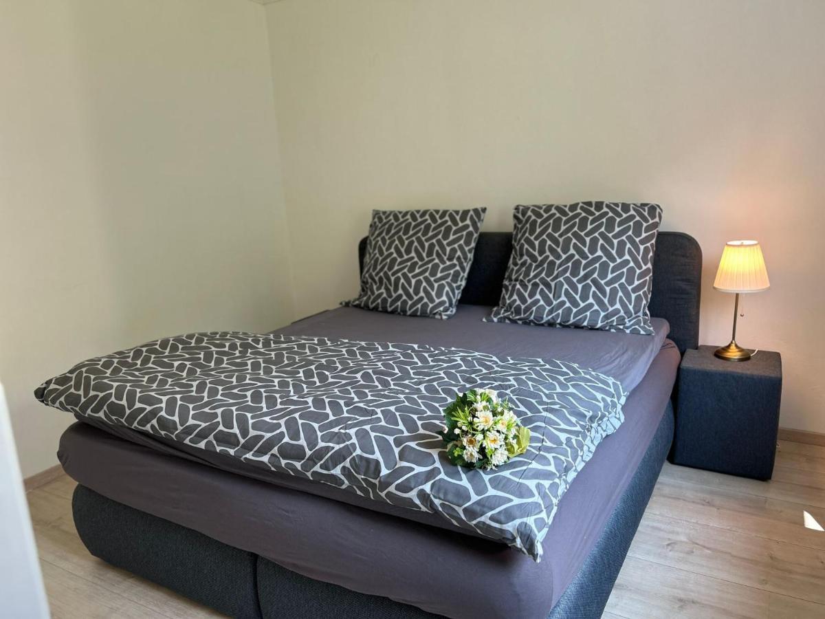 Gemuetliches Familienhaus - Fuehlt Euch Wohl Lägenhet Oldenburg Exteriör bild